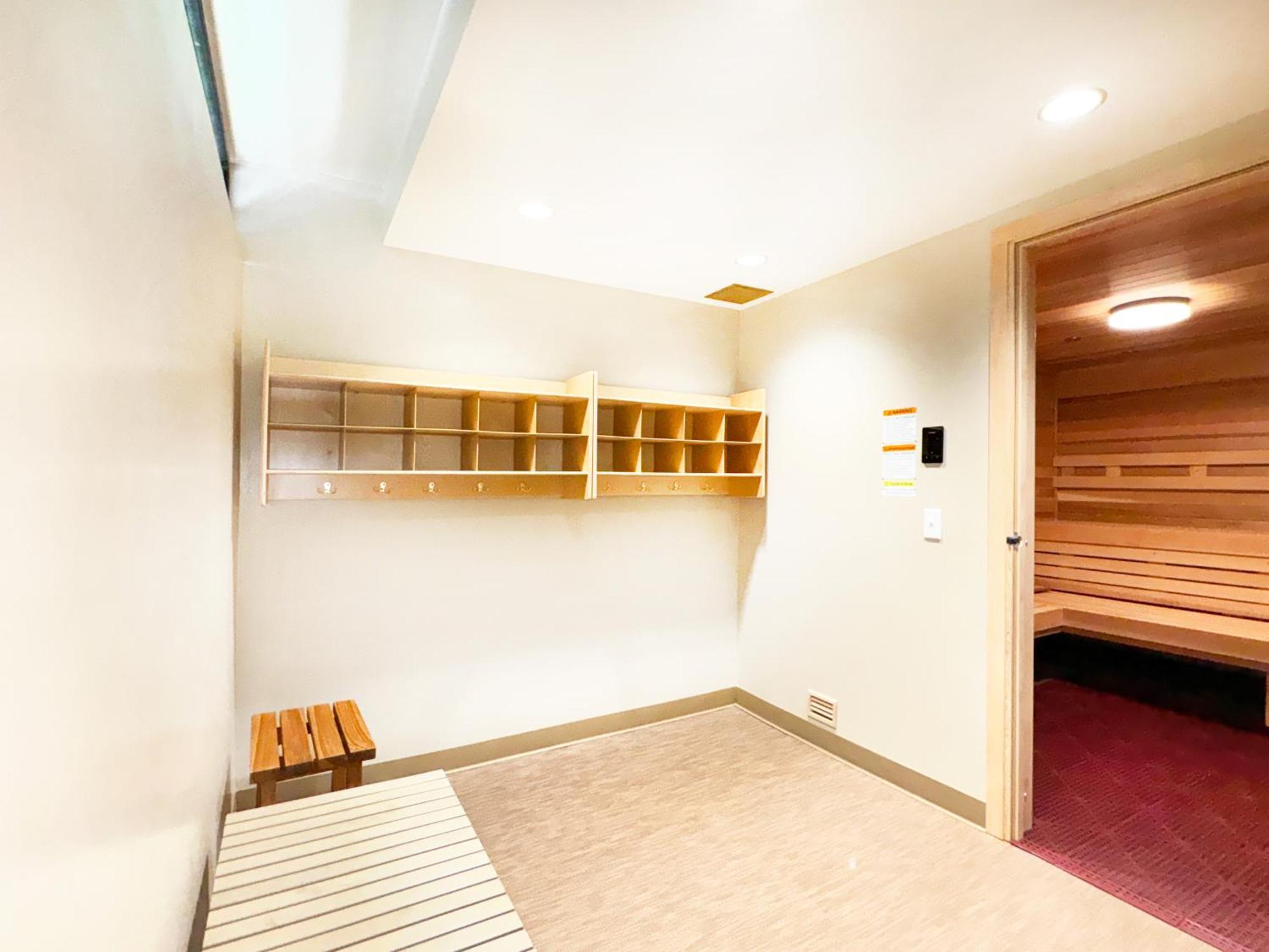 Tropical Gem Near Waikiki With Free Parking!