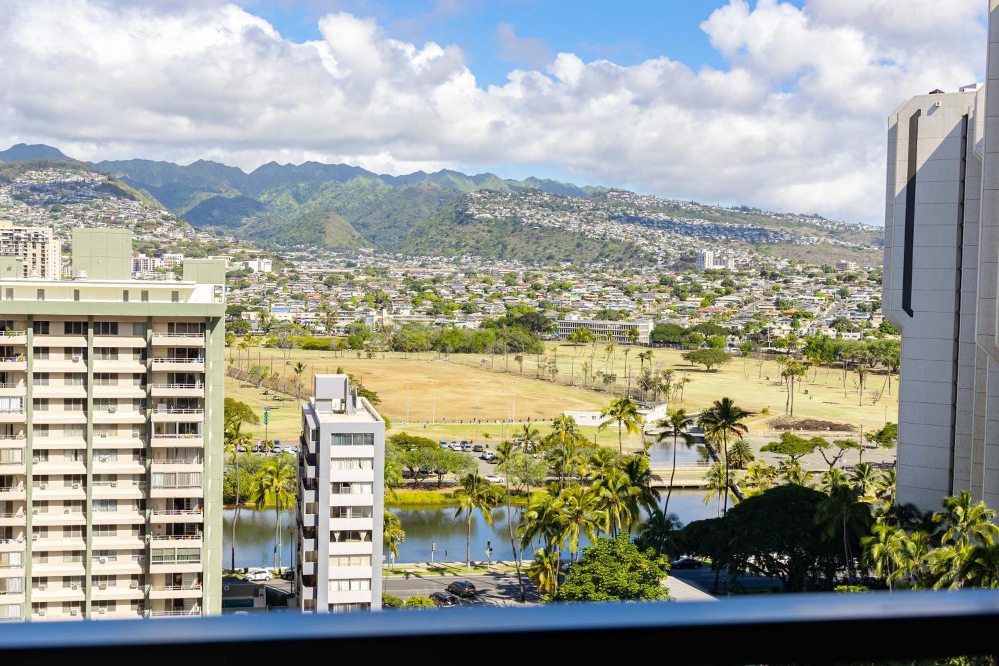 Tropical Gem Near Waikiki With Free Parking!