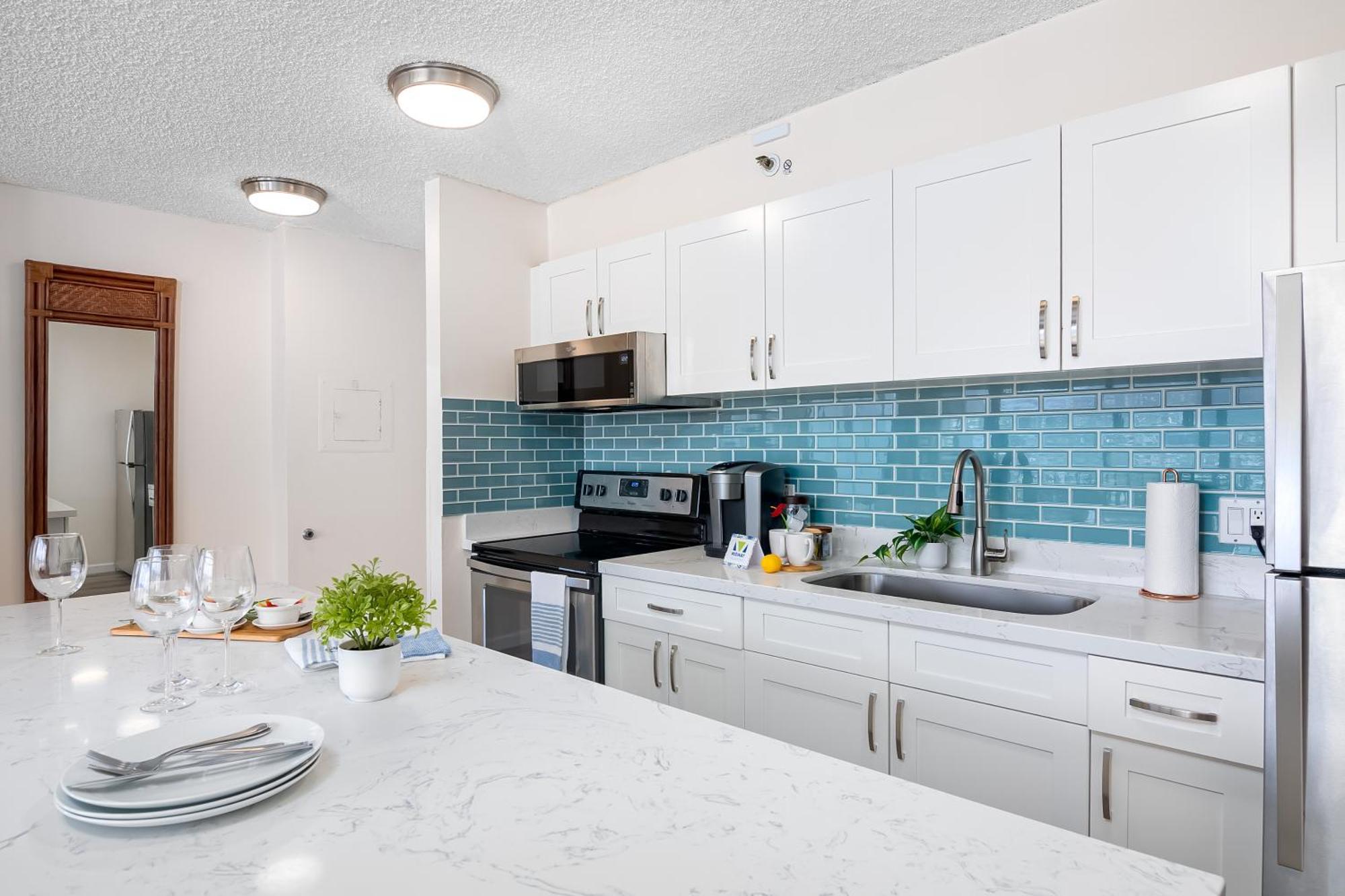 Tropical Gem Near Waikiki With Free Parking! *