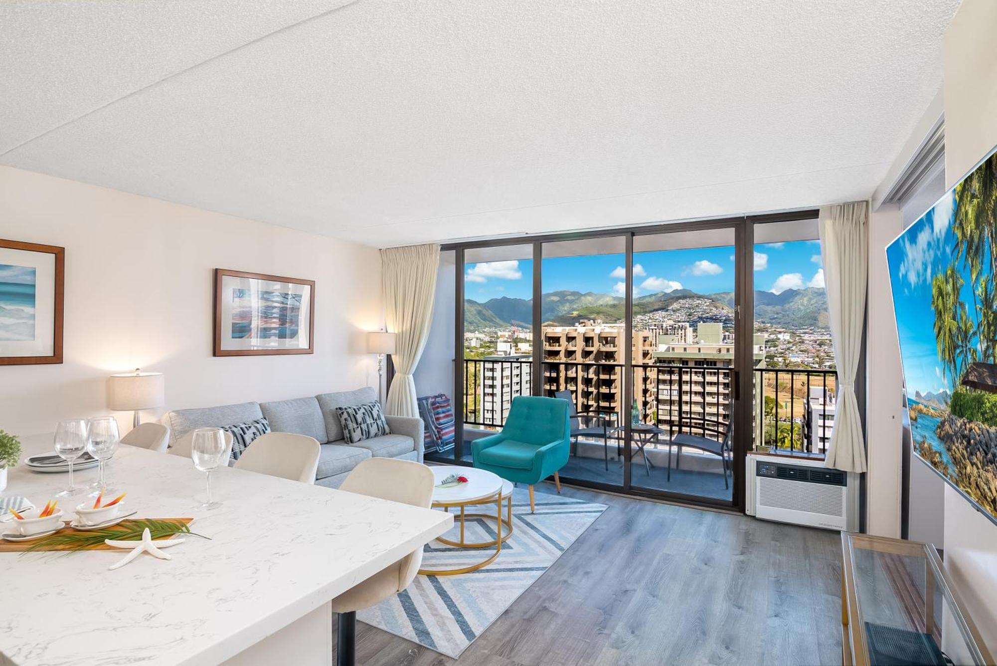 Apartment Tropical Gem Near Waikiki With Free Parking! Honolulu