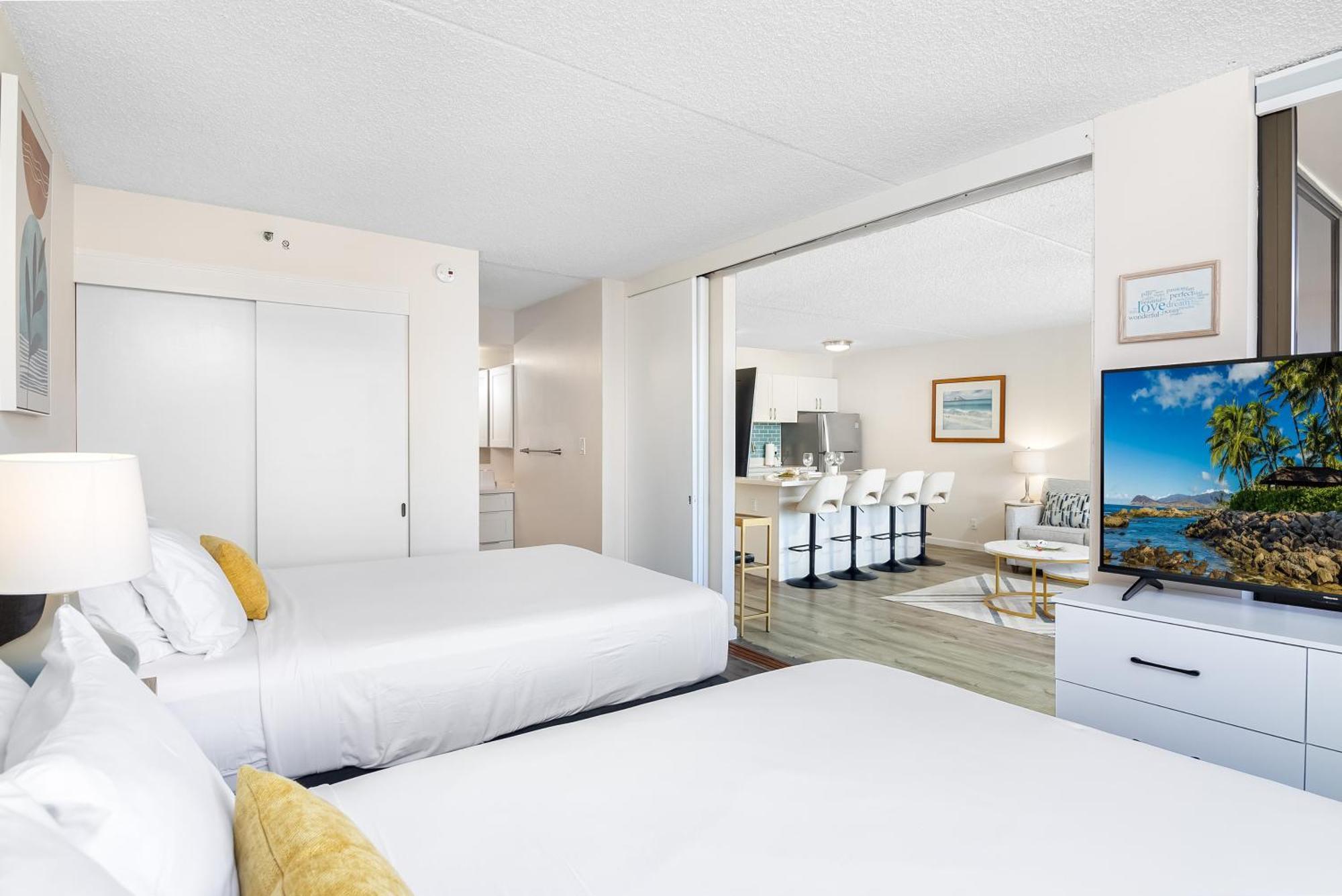 Tropical Gem Near Waikiki With Free Parking!